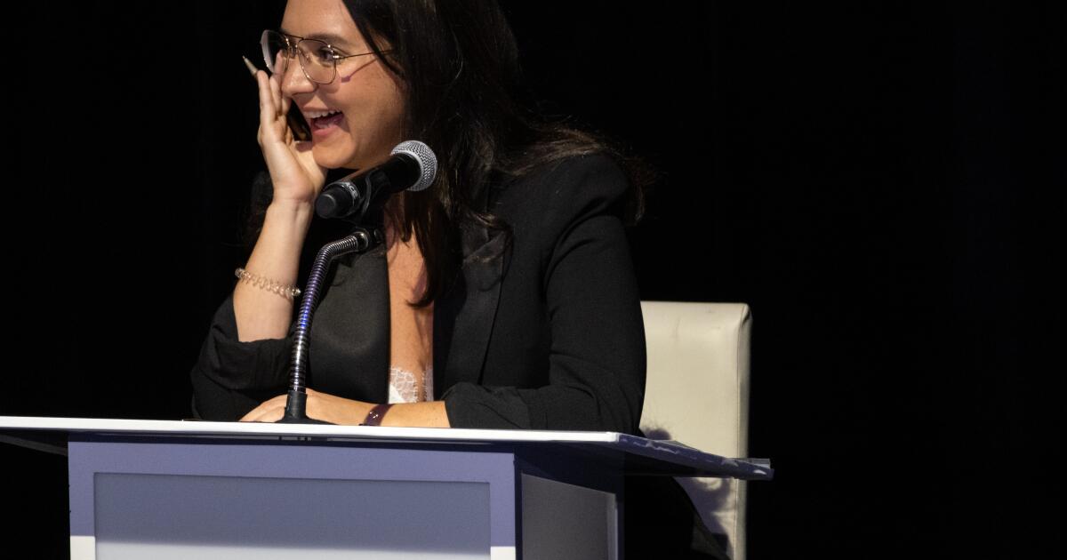 https://ca-times.brightspotcdn.com/dims4/default/e4ebcd8/2147483647/strip/true/crop/6240x3276+0+442/resize/1200x630!/quality/75/?url=https://california-times-brightspot.s3.amazonaws.com/9a/b1/f8e5ce20494792d0307afa5bb1db/1347359-et-free-press-bari-weiss-017-fo.jpg