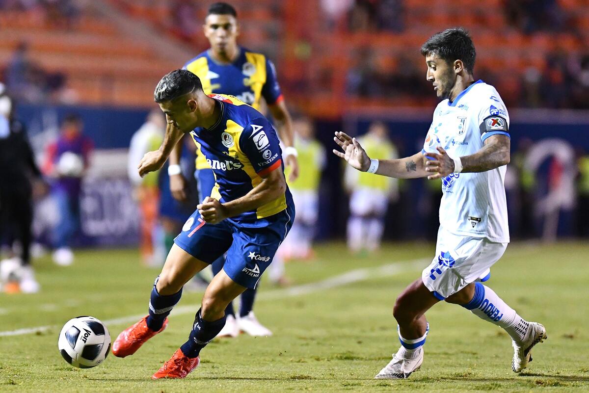 El uruguayo Sosa rescata empate para Querétaro en casa del San Luis