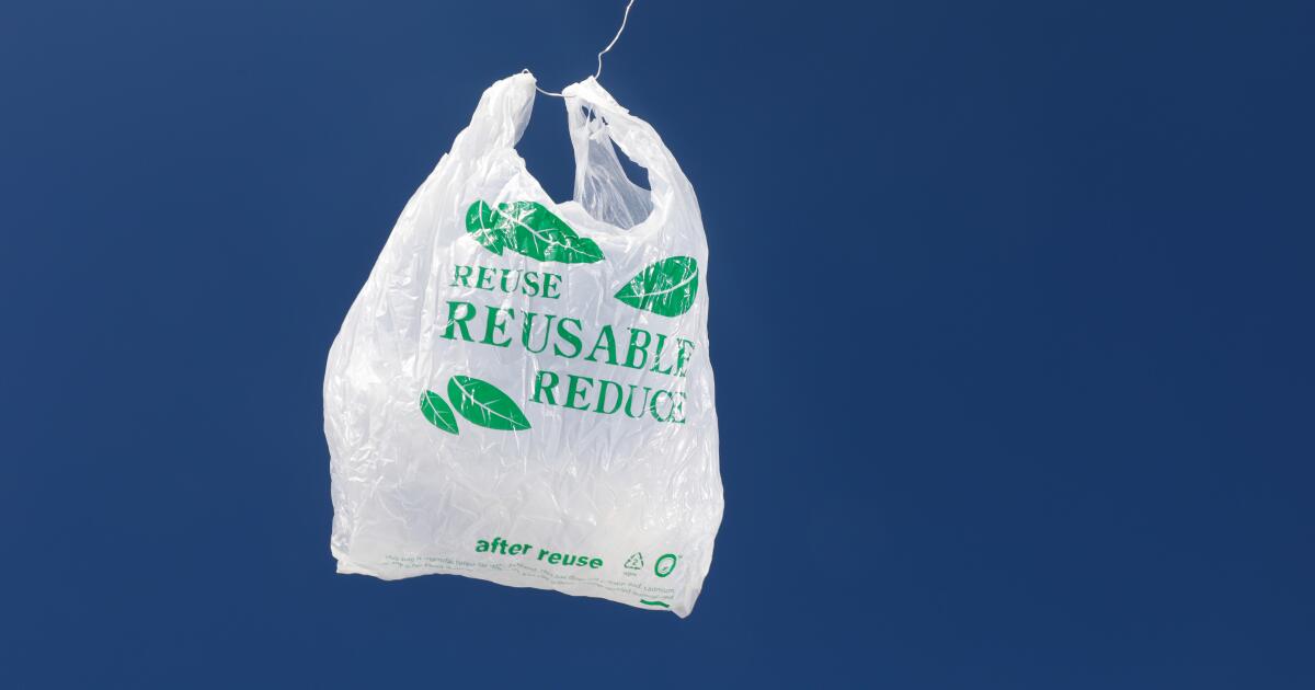 Görüş: Kaliforniya plastik poşetlere karşı zorlu bir mücadeleyle karşı karşıya