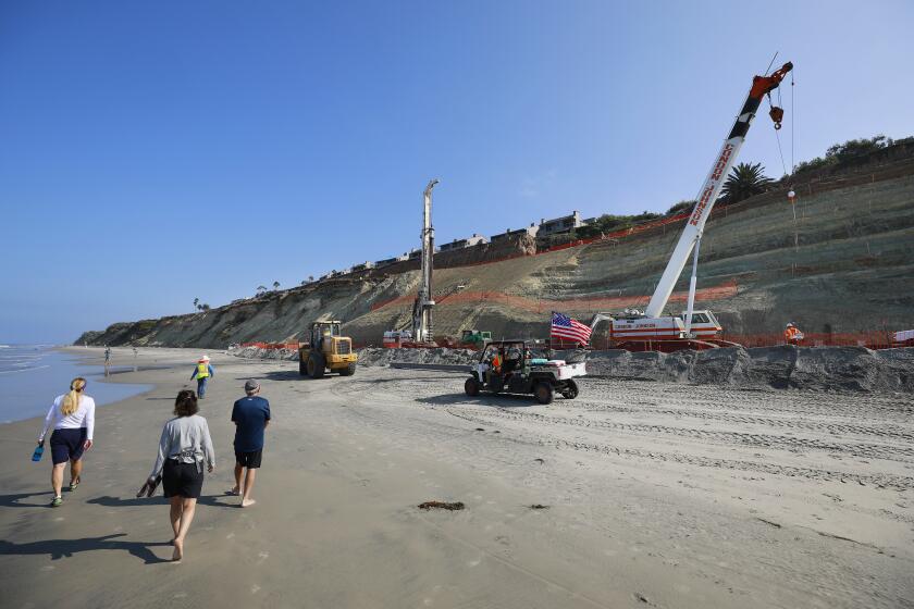 SAN DIEGO, CA - SEPTEMBER 16: Construction continues on a 300-foot-long seawall to protect the coastal bluffs below the heavily travelled railroad tracks near Fourth Street in Del Mar on Thursday, Sept. 16, 2021. Steel piles are being installed to shore up the bluff which collapsed in February. (K.C. Alfred / The San Diego Union-Tribune)