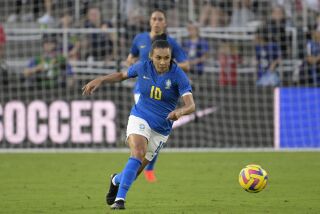 La delantera brasileña Marta durante el el partido contra Japón por la Copa SheBelieves, el jueves 16 de febrero de 2023, en Orlando, Florida. (AP Foto/Phelan M. Ebenhack)