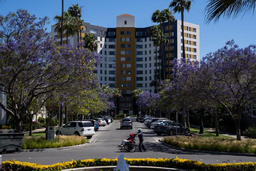 LOS ANGELES, CA - MAY 14: The Park La Brea complex, photographed on Thursday, May 14, 2020 in Los Angeles, CA. The Park La Brea housing complex is the largest west of the Mississippi River. (Kent Nishimura / Los Angeles Times)