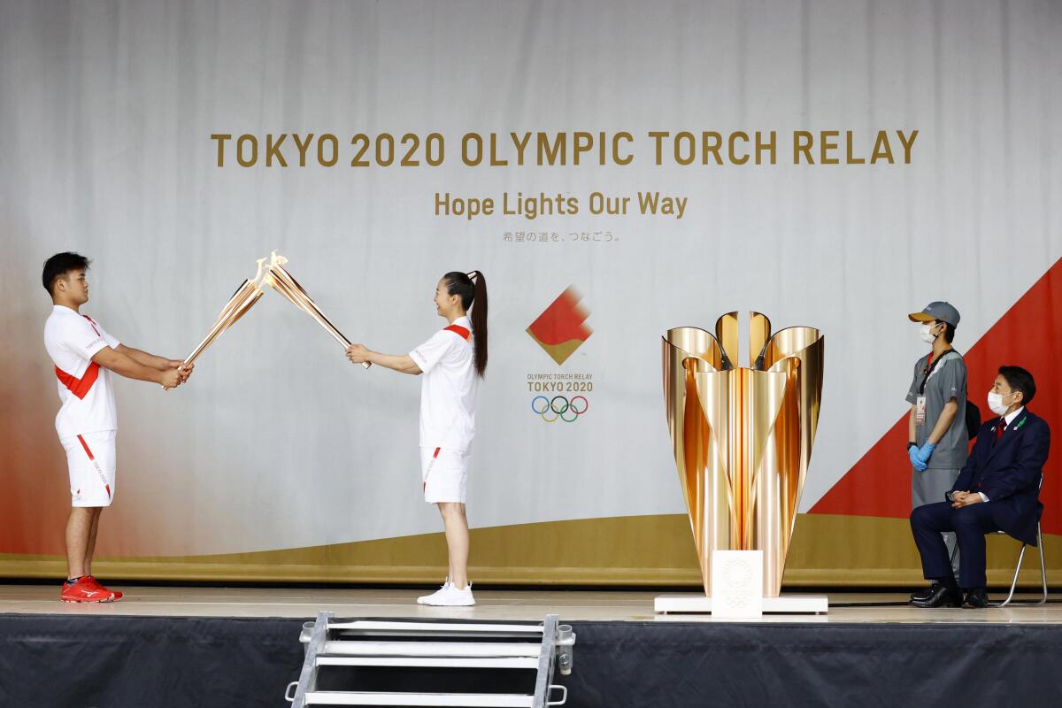La ceremonia de encendido de la llama de los Juegos Olímpicos de Tokio en Fukuoka.