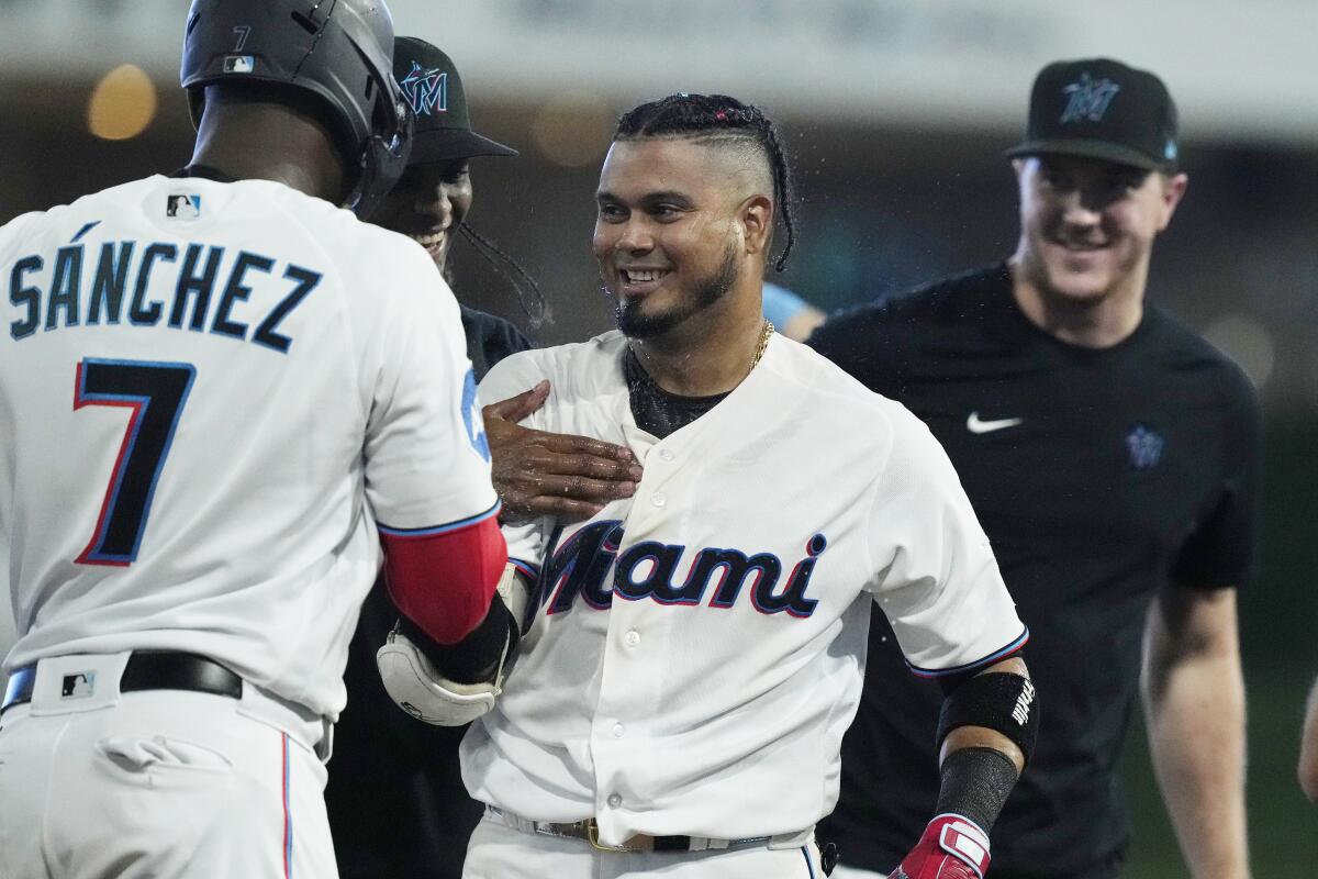 Nuevos uniformes de los Marlins - Primera Vista