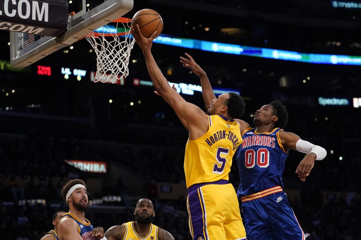 NBA: LeBron James scores 56 points as LA Lakers beat Golden State Warriors  - BBC Sport