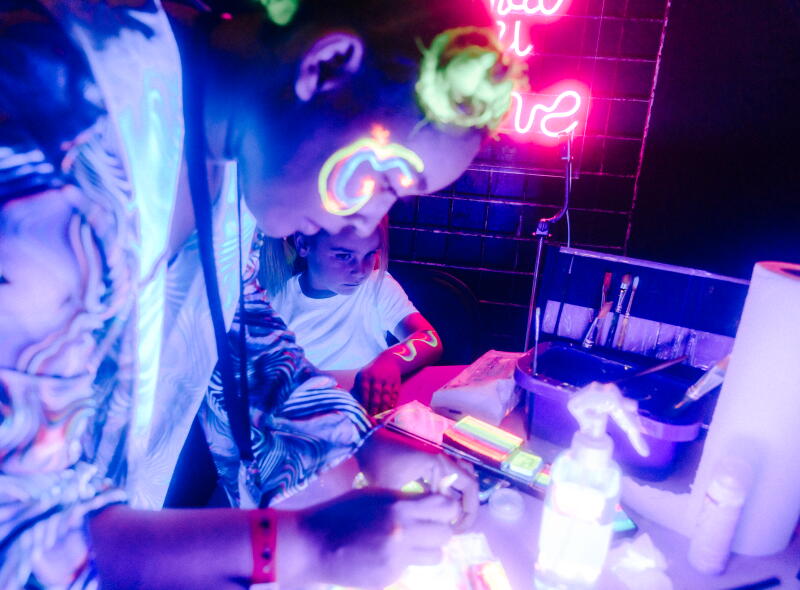 Toddler Rave Sign Lenny Pearce's baby rave: dancing toddlers, glow sticks and bass drops ...