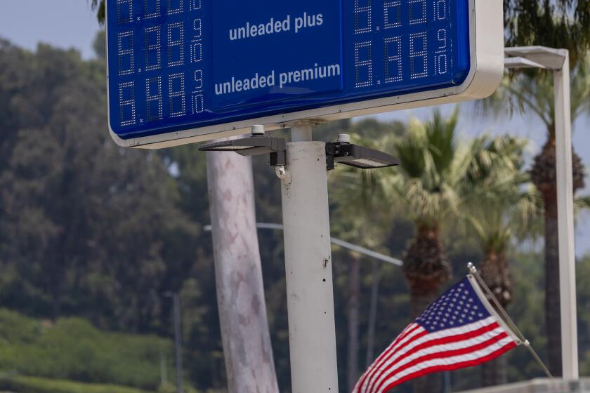Los Angeles, CA - May 22: Gas prices are running high at a gas station in Studio City but 2.9 million are driving to Memorial Weekend getaways on Wednesday, May 22, 2024 in Los Angeles, CA. (Brian van der Brug / Los Angeles Times)