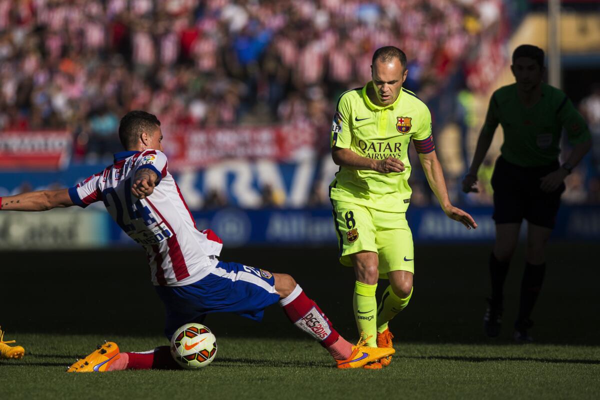 El jugador del Barcelona, Andres Iniesta, destaca la carrera de su compañero Xavi Hernández.