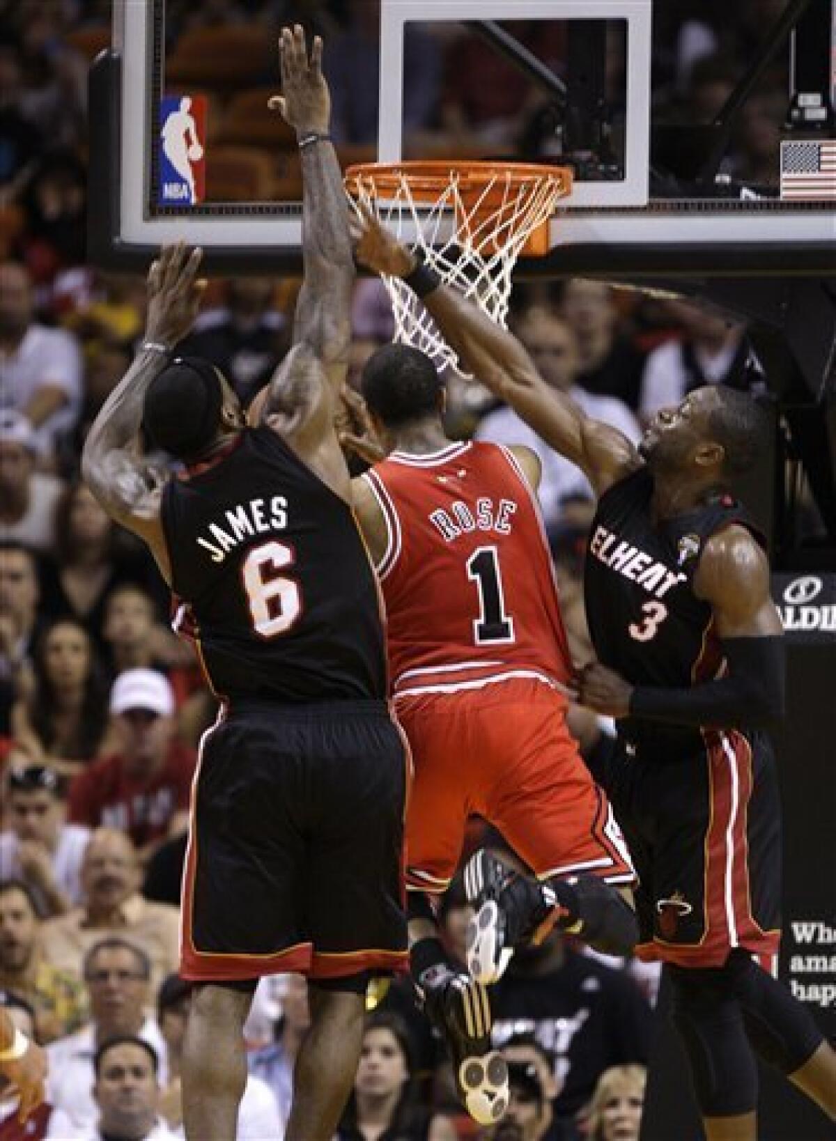 lebron james dunks on derrick rose