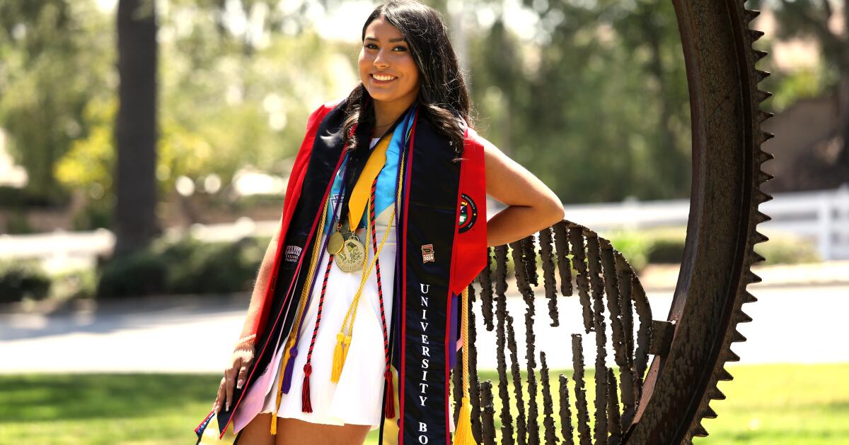 Hailey Contreras, 18 ans, Adelanto, remporte quatre prix