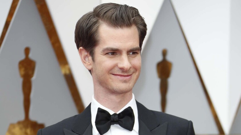 Andrew Garfield in a tuxedo at the 2017 Oscars. 