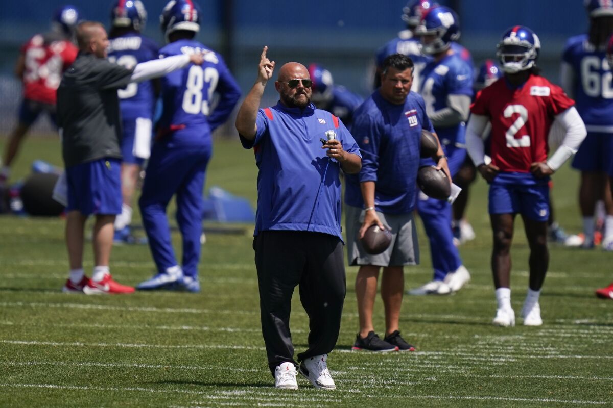 New York Giants head coach Brian Daboll, center, participates in a practice at the NFL football team's training facility in East Rutherford, N.J., Wednesday, June 8, 2022. (AP Photo/Seth Wenig)
