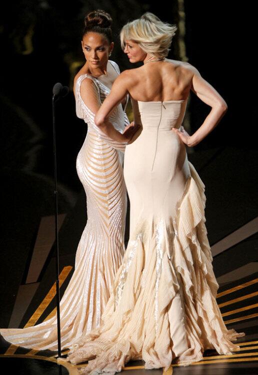 Jennifer Lopez and Cameron Diaz engage in a bit of playful runway glamour while presenting awards.