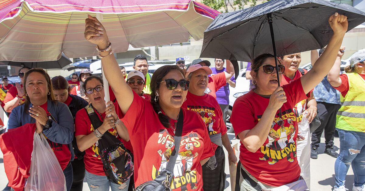 ‘Hot labor summer’ meets actual heat wave: Los Angeles workers picket as temperatures soar