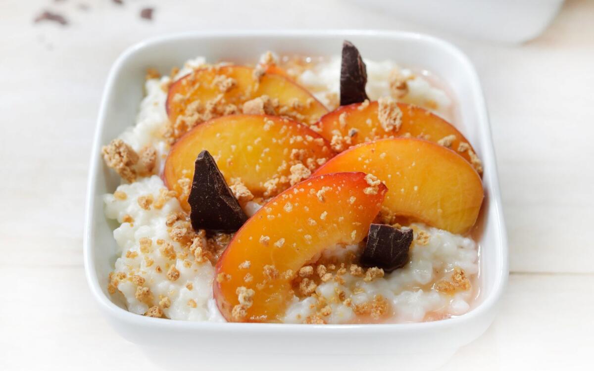 Risotto with peaches, chocolate and amaretti