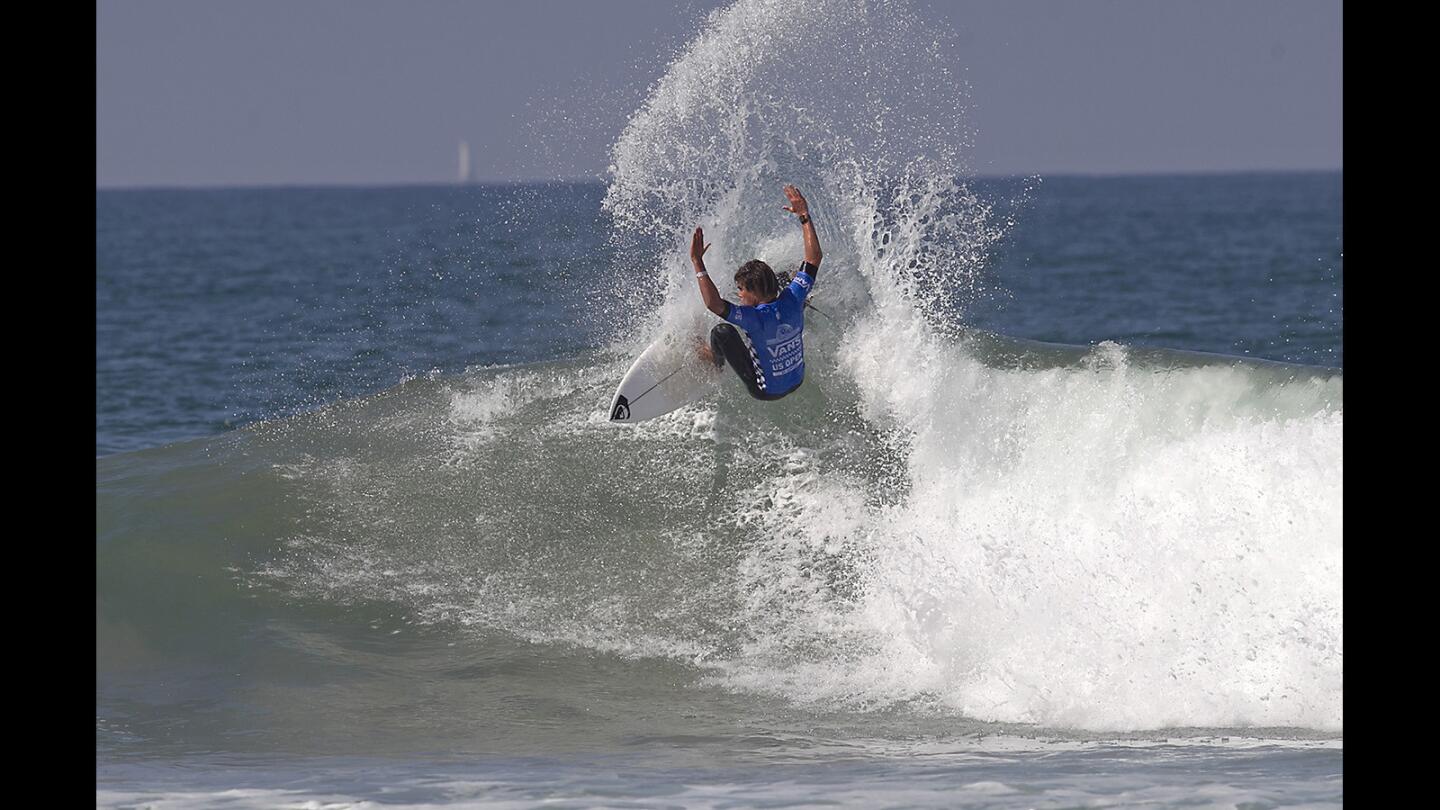 Vans US Open of Surfing Underway with Pro Junior