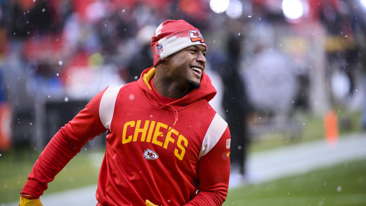 Chiefs' JuJu Smith-Schuster hopes L.A. will catch his super act - Los  Angeles Times