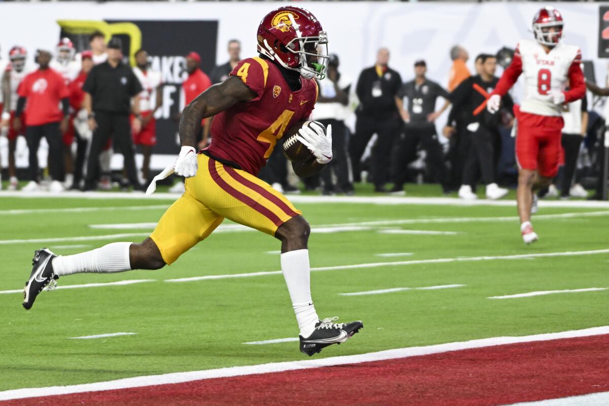 USC receiver Mario Williams runs in for a touchdown during the fourth quarter of the Pac-12 title game 