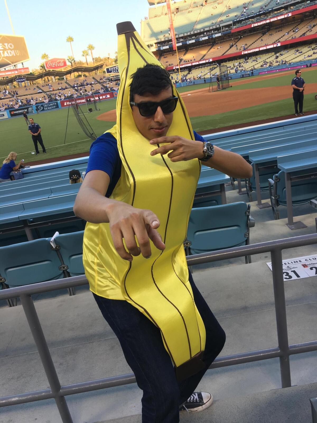 Kevin Guadamuz wears a banana to honor his favorite player, Enrique Hernandez
