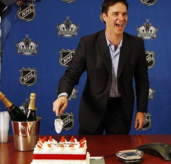Luc Robitaille elected to Hall of Fame