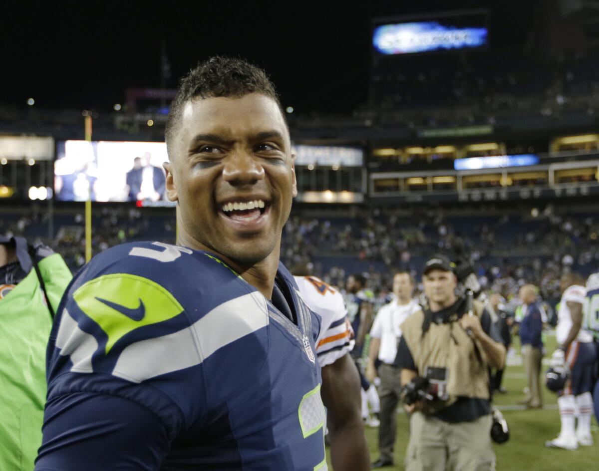 Airline lets Russell Wilson fans wearing his No. 3 jersey board early - Los  Angeles Times