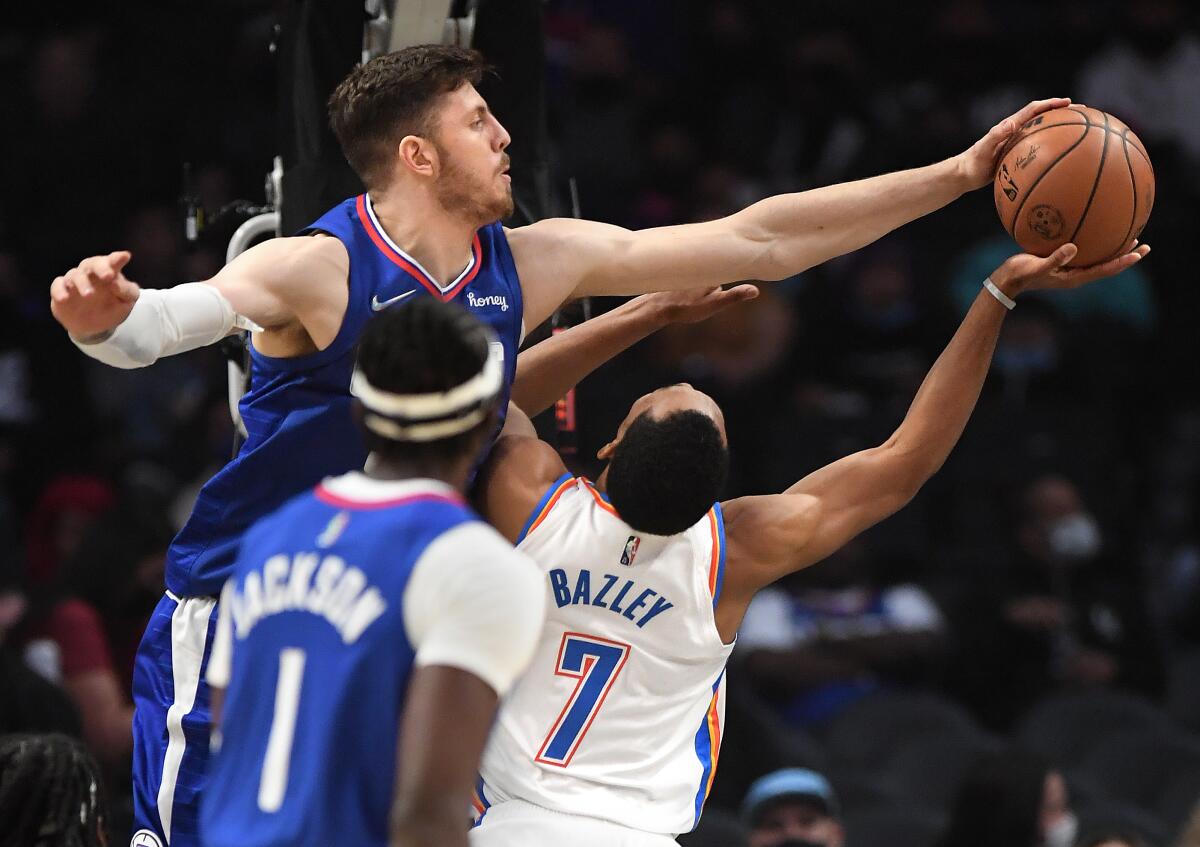 Clippers' Isaiah Hartenstein blocks the shot of Oklahoma City Thunder's Darius Bazley.