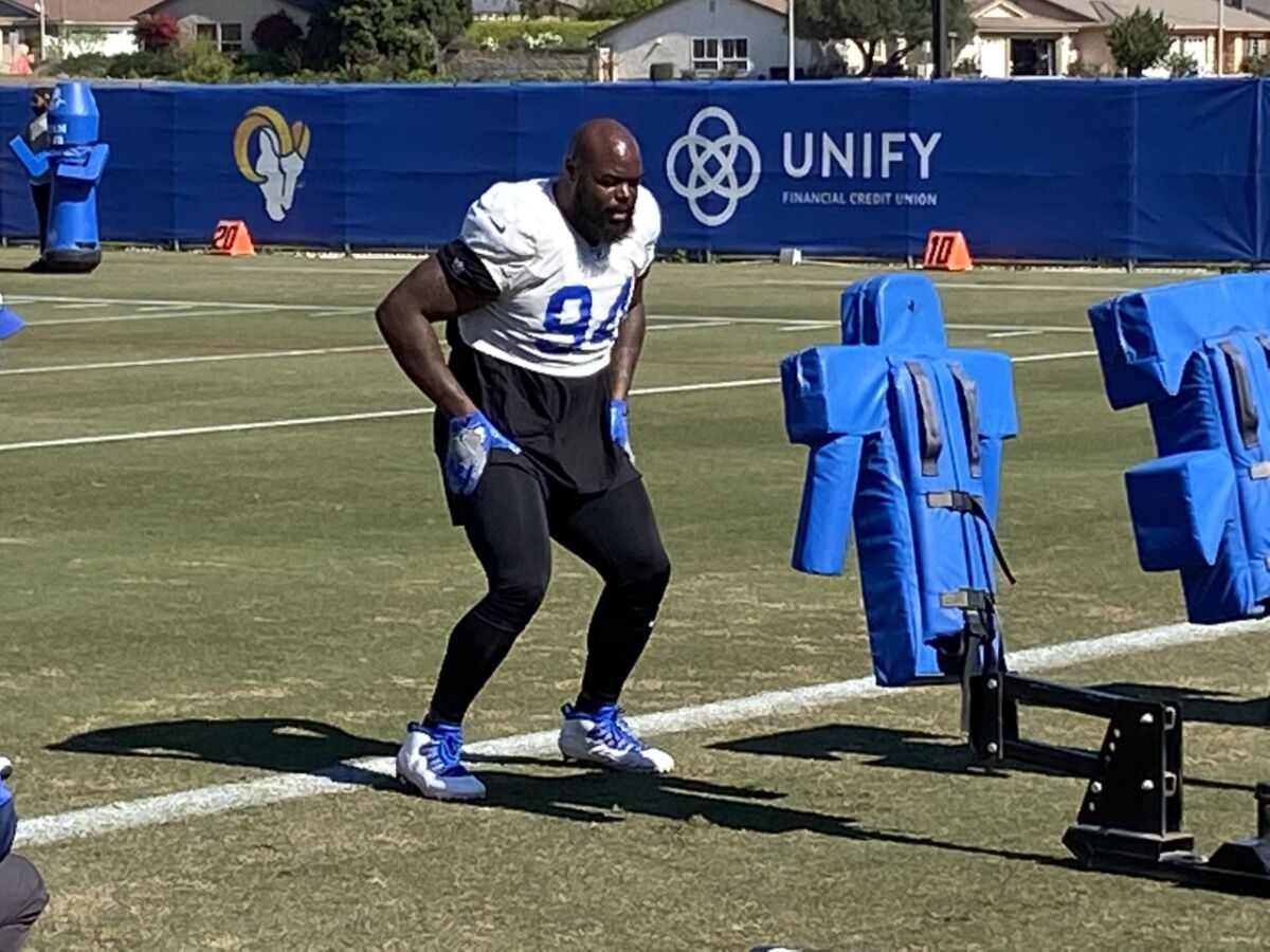 A'Shawn Robinson works out.