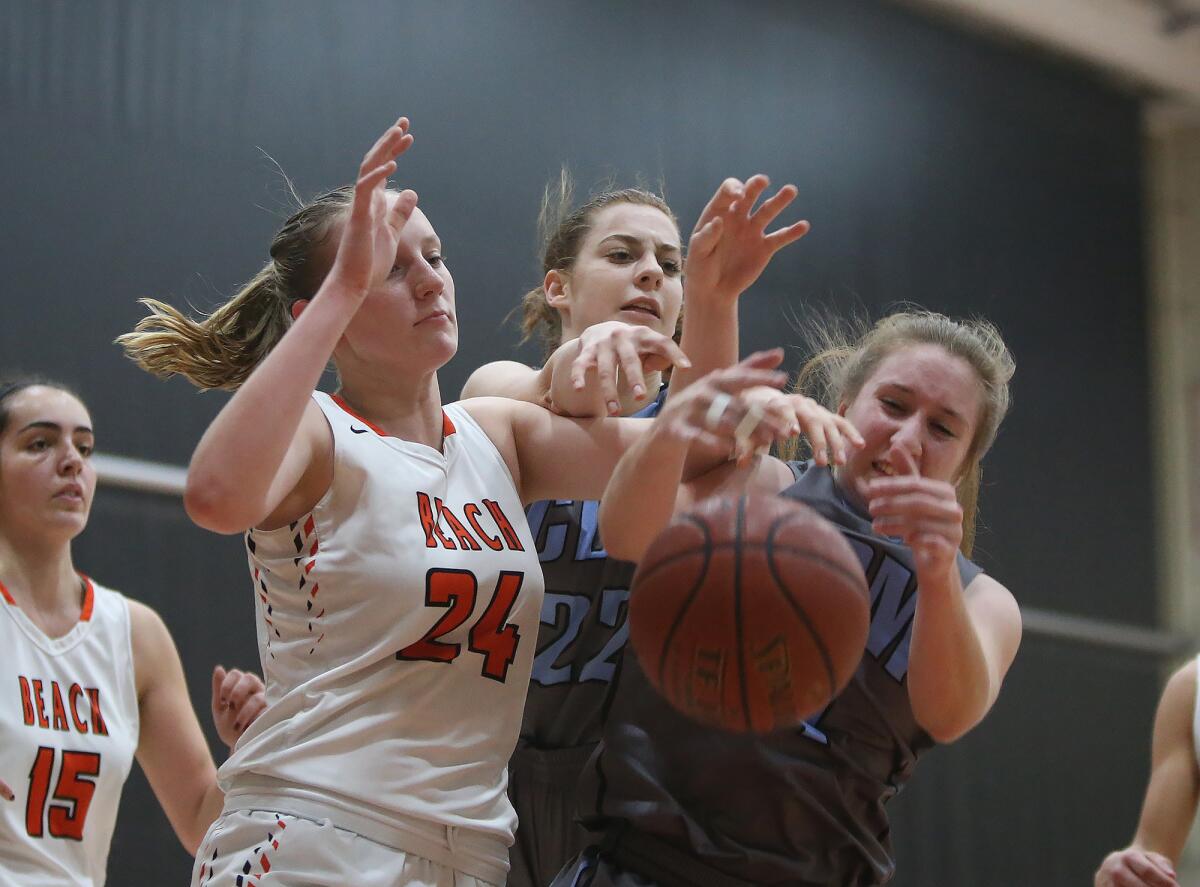 Huntington Beach's Andie Payne (24), shown battling for a rebound in a Jan. 17 game against Corona del Mar, helped the Oilers beat Desert Vista 34-21 on Friday in the Nike Tournament of Champions semifinals.