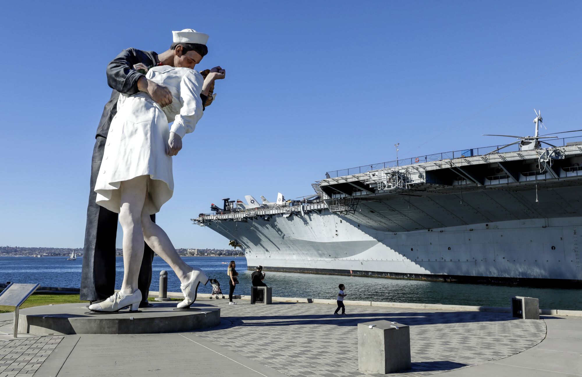 The "Unconditional Surrender" sculpture at Tuna Harbor Park resembles the photo of a sailor kissing a nurse in Times Square.