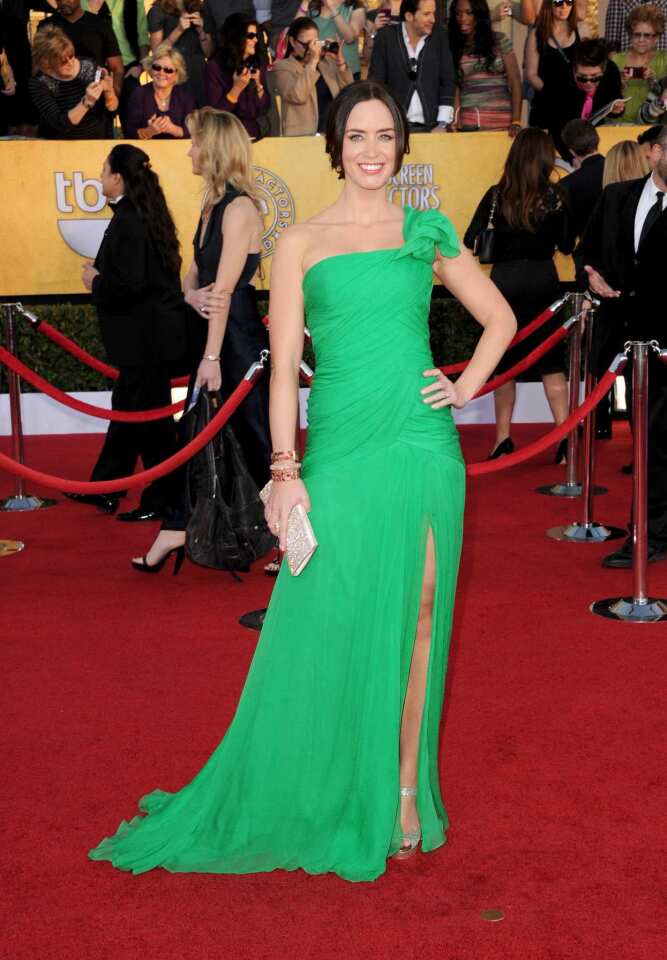 Emily Blunt in a jade green Oscar de la Renta gown, because a redhead in jade green can do no wrong.