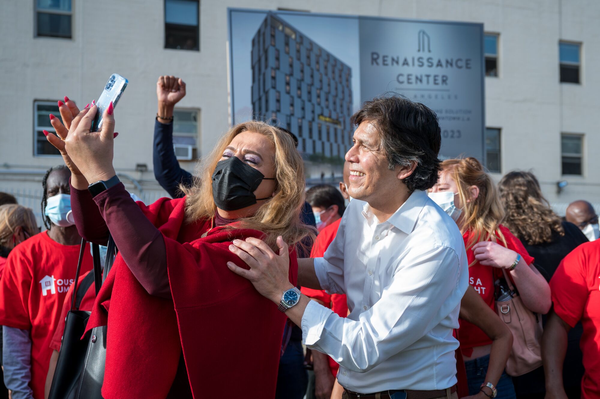 Los Angeles City Councilman Kevin de Leon poses during a selfie with a woman.