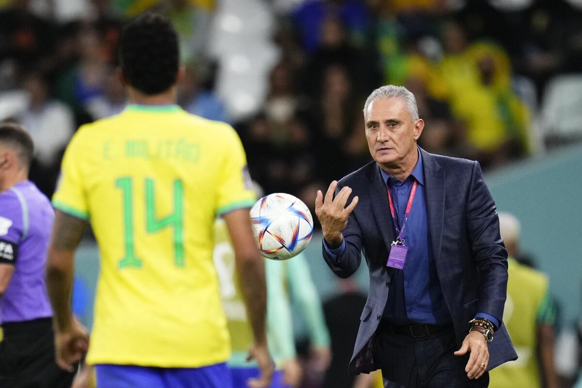 ARCHIVO - El técnico de Brasil Tite durante el partido  