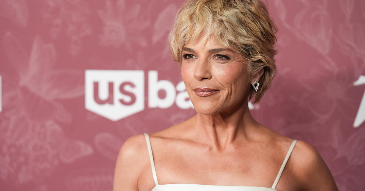 Selma Blair’s team issues statement denying intent to harm after flight arrest