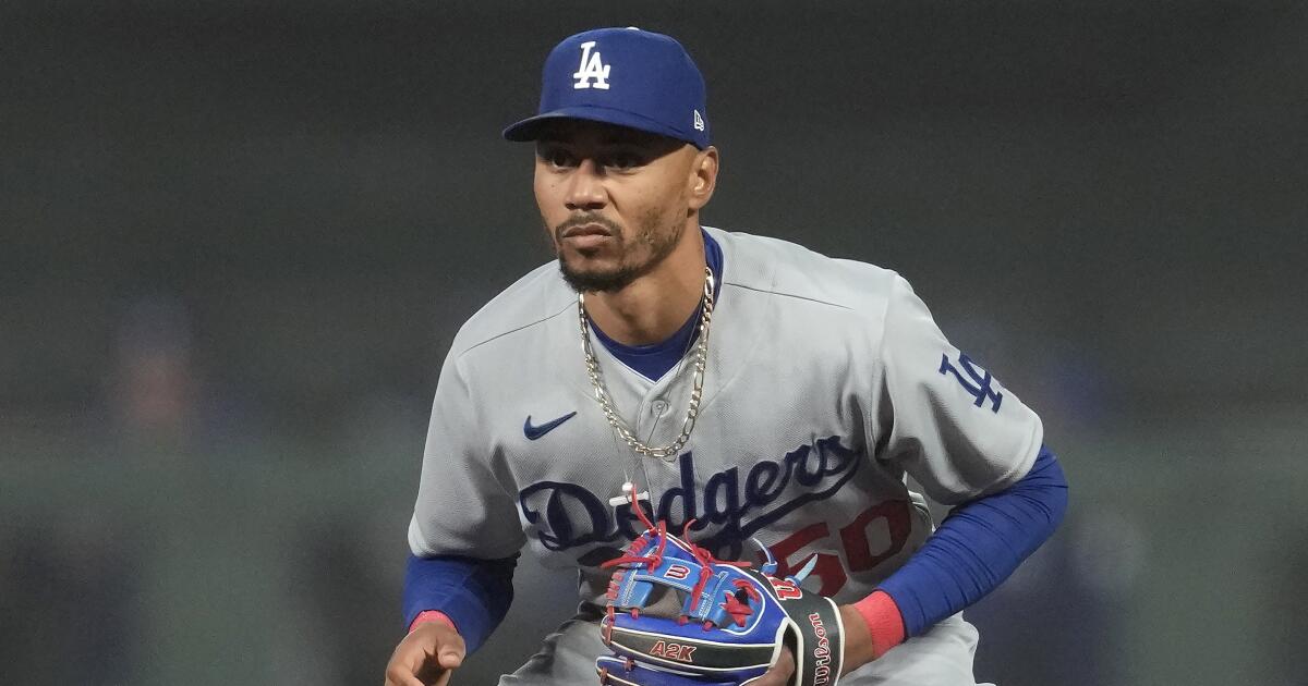 Dodgers make big Mookie Betts move vs. Cubs following shortstop debut