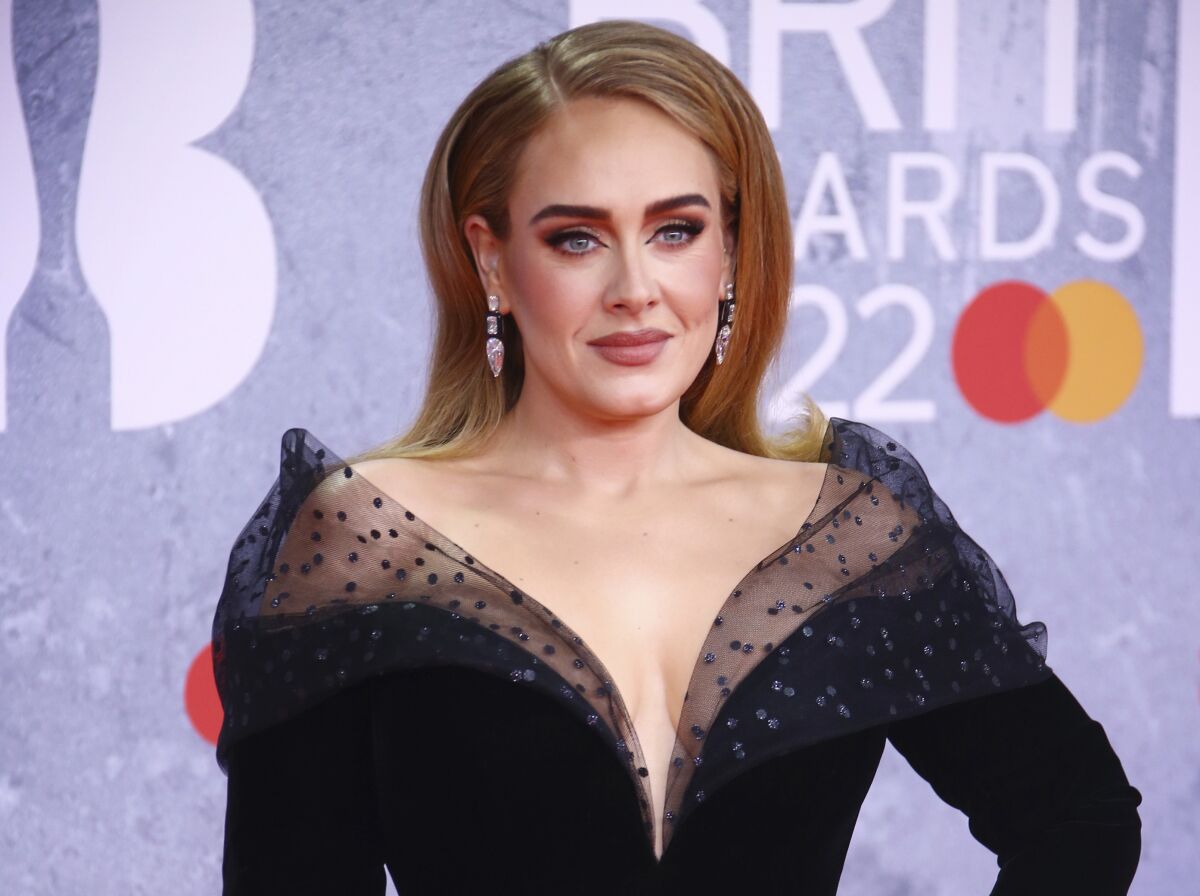 La cantante Adele en los Brit Awards 2022 en Londres el 8 de febrero de 2022. (Foto, Joel C Ryan/Invision/AP, Archivo)