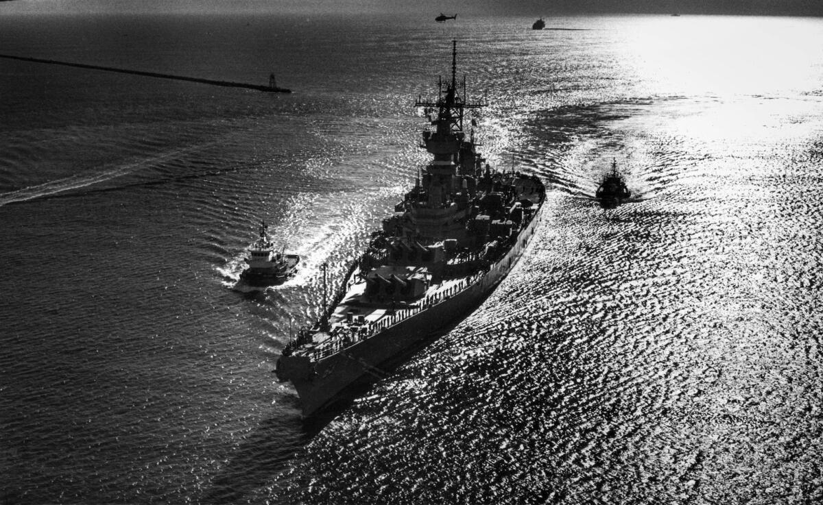 Jan. 19, 1988: The battleship MIssouri returns to Long Beach harbor after duty in the Persian Gulf.