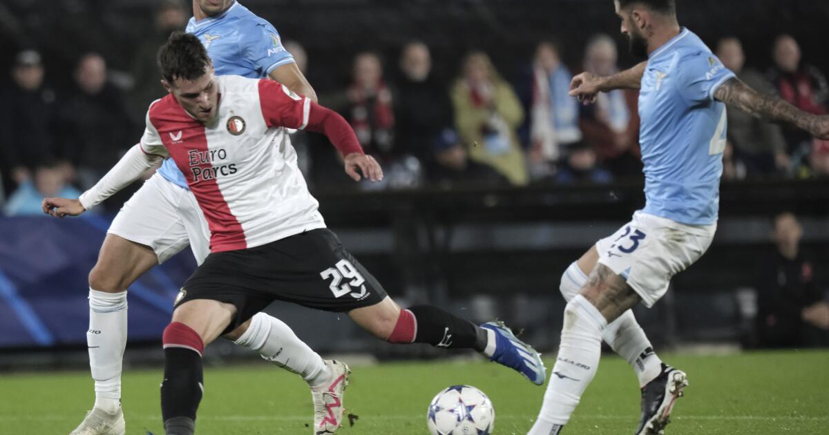 Feyenoord bevindt zich in een positie om zich te plaatsen voor de knock-outfase na een 3-1 overwinning op Lazio in de Champions League.