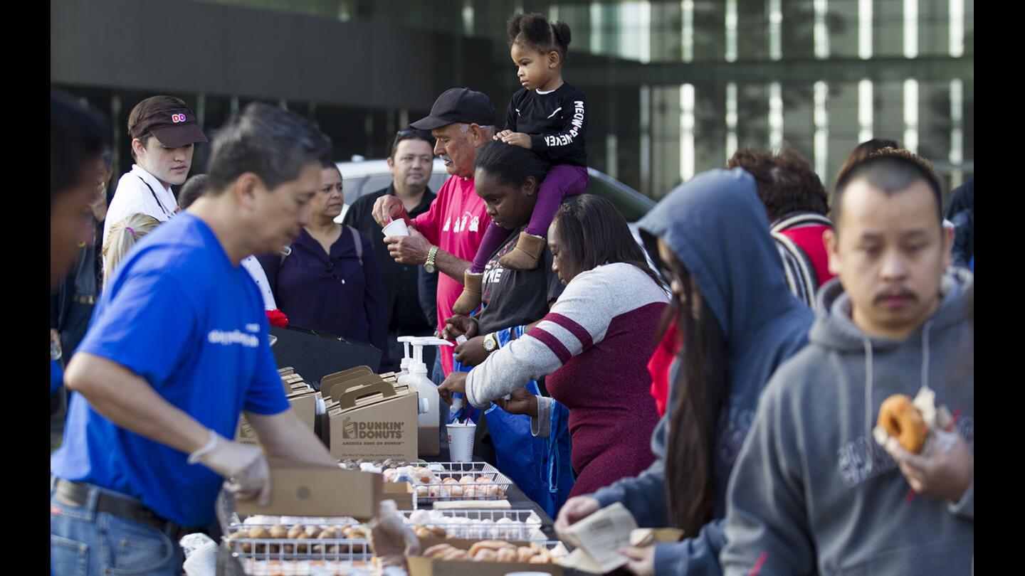 Photo Gallery: Hyundai gives away 2,000 turkeys to families in need