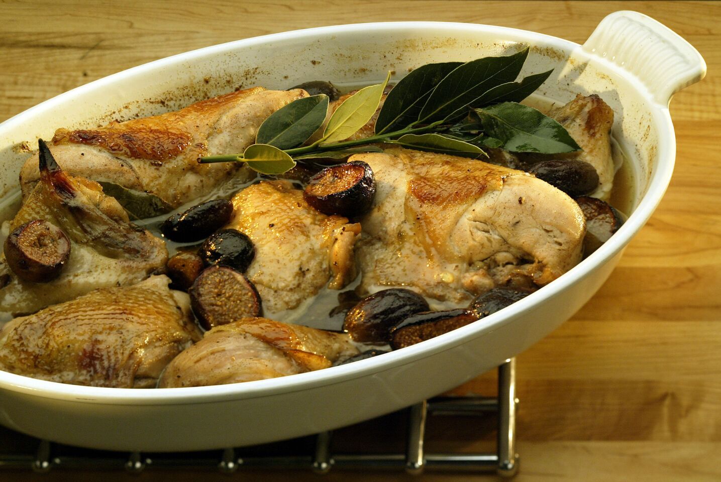 Fragrant chicken with figs. Recipe