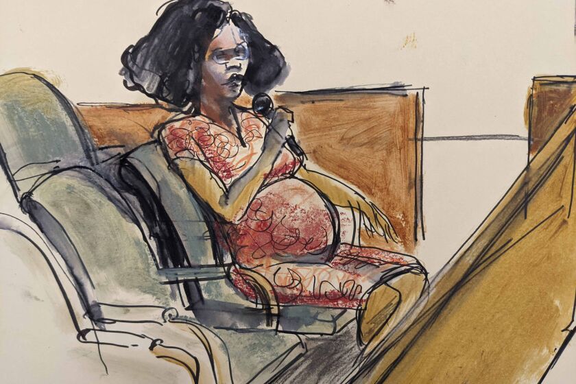 En este boceto de la corte, Jerhonda Pace testifica contra el cantante de R&B R. Kelly durante su juicio por abuso sexual, el miércoles 18 de agosto de 2021 en Nueva York. (Elizabeth Williams vía AP)