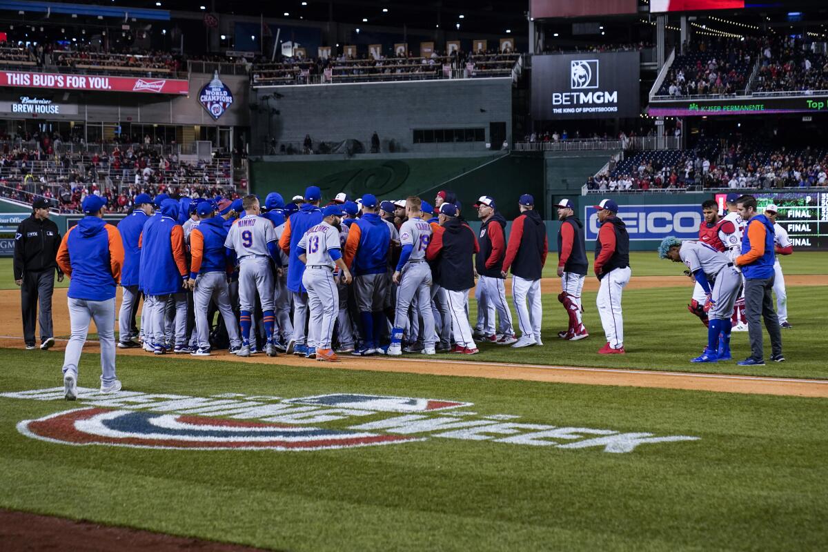 Benches, bullpens clear when Nats pitch hits Mets SS Lindor