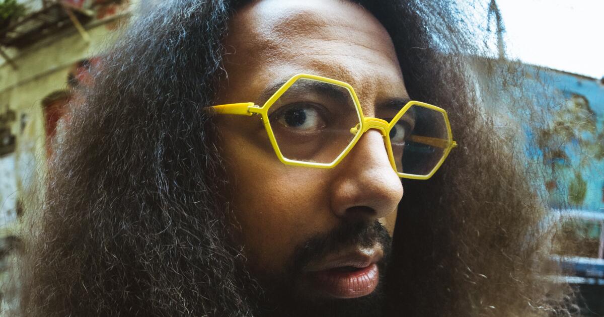 With new comedy special ‘Never Mind,’ Reggie Watts’ lack of preparation lands right on time