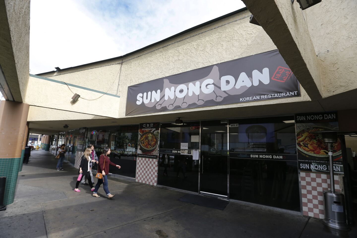 Jonathan Gold reviews Sun Nong Dan
