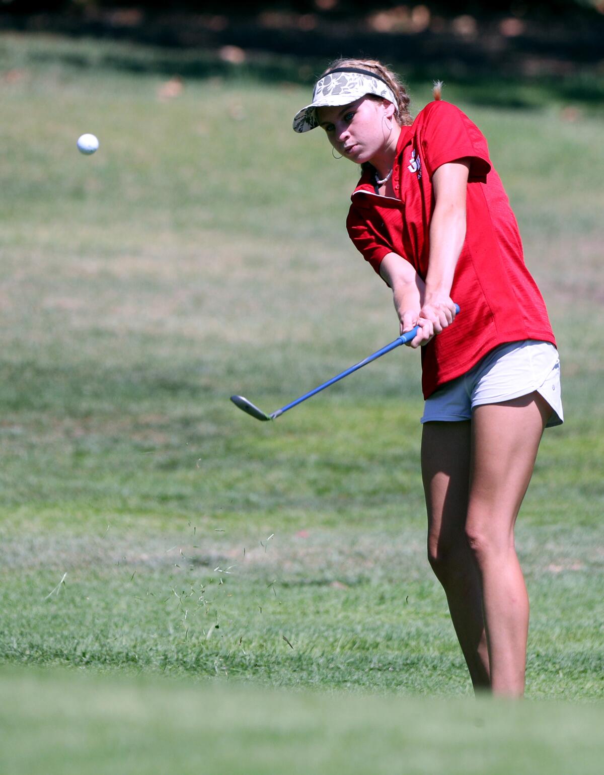 Burroughs High School golfer Abby Powell chips in onto the green during Pacific League golf match at Altadena Golf Course in Altadena on Wednesday, Sept. 4, 2019.