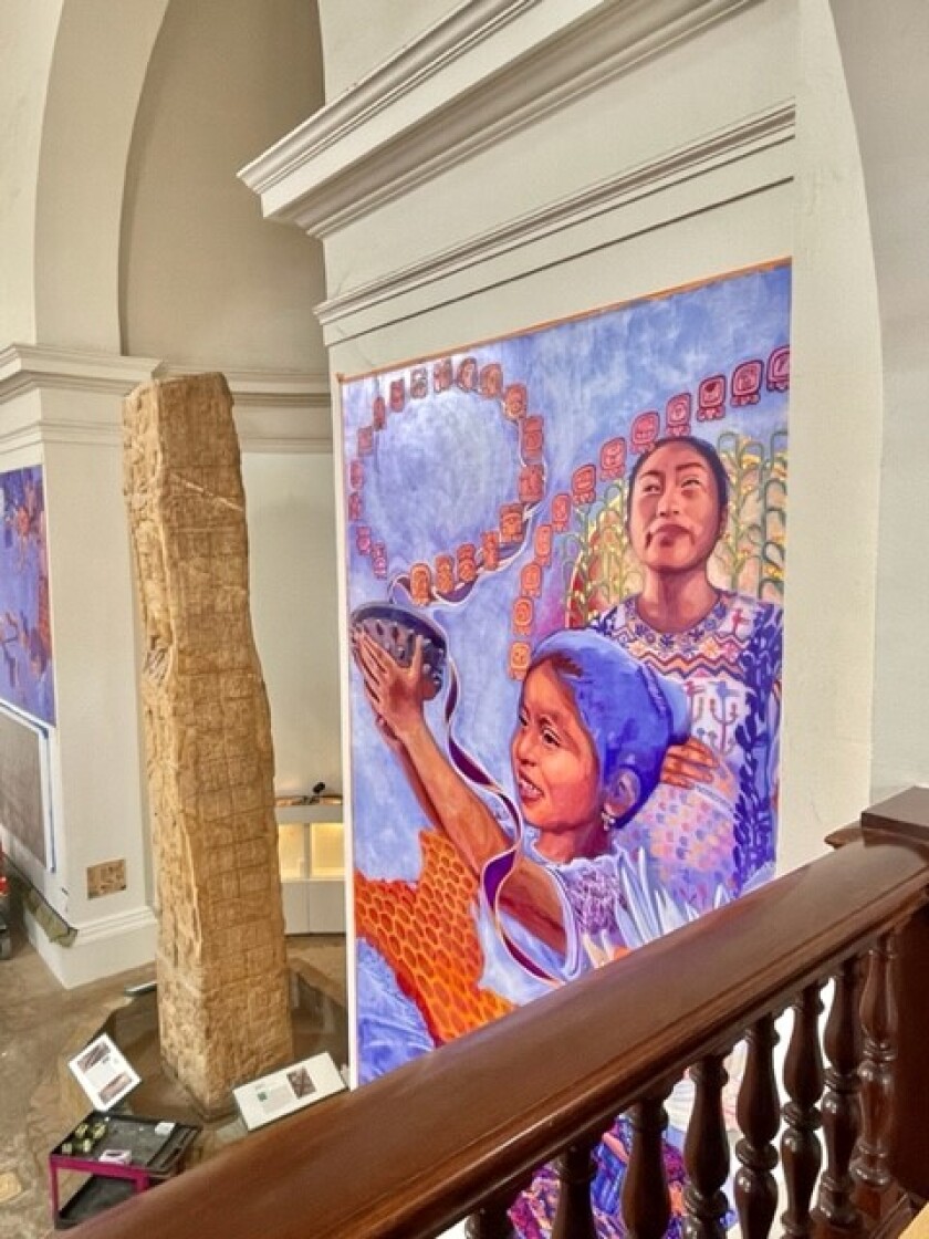 Un mural de la muralista Alicia Maria Seu para acompañar la nueva exposición permanente de los mayas en el Museo de los Estados Unidos.