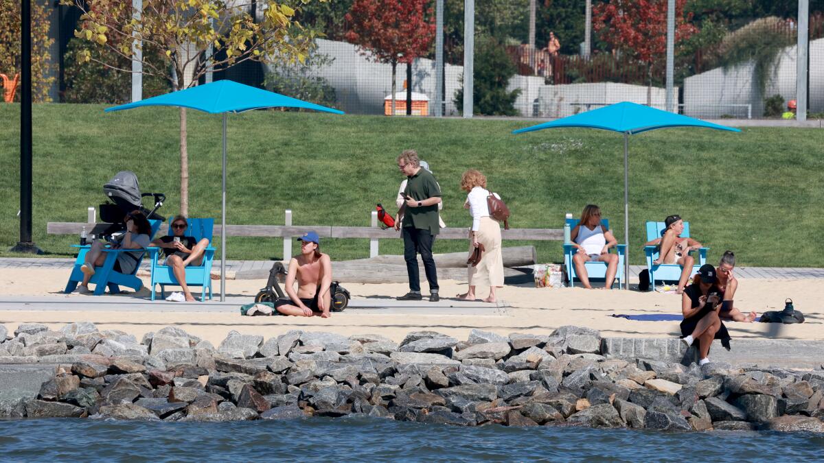 Manhattan’s $73-million public beach (no swimming allowed)
