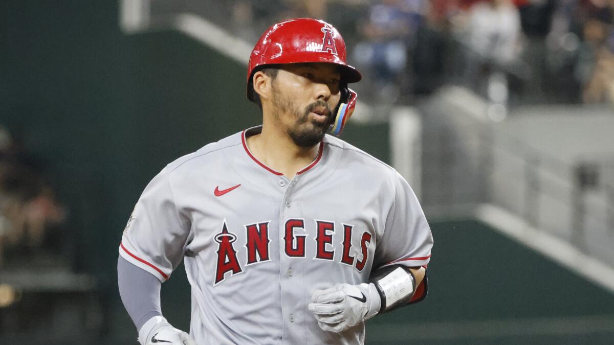 Angels' Kurt Suzuki recalls MLB debut with A's as retirement looms
