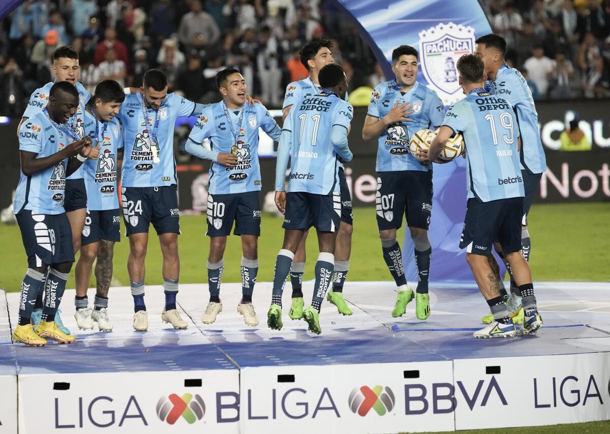 Pachuca players celebrate their victory over Toluca 