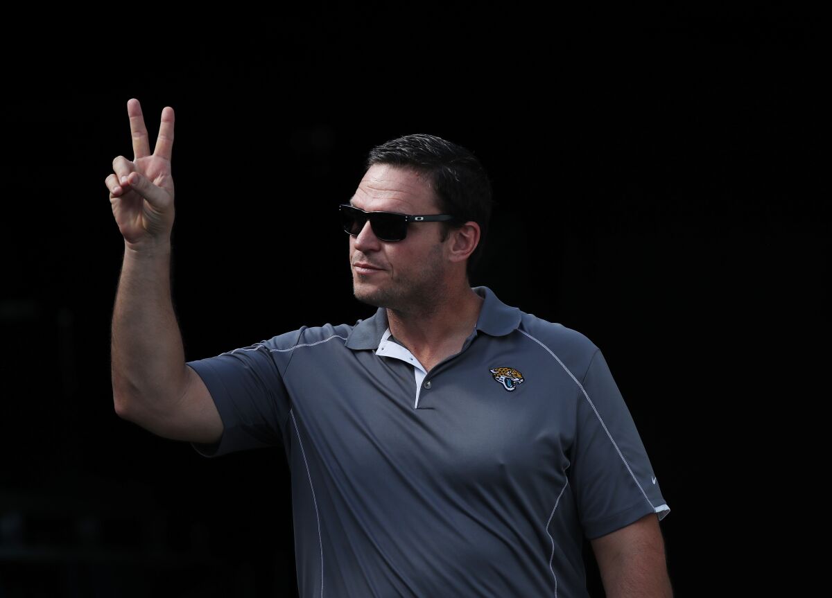 Former Jaguars player Tony Boselli makes a peace sign and shows it to the Jacksonville crowd in 2017.