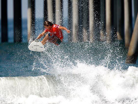 Chris Ward of San Clemente advances Thursday in the men's surfing round of 48 at the Hurley U.S. Open of Surfing at the Huntington Beach Pier.